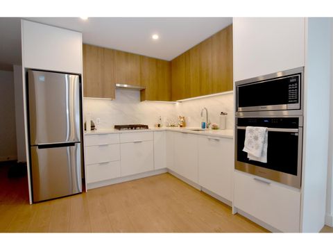 2407 13359 OLD YALE ROAD Surrey BC V3T0S4