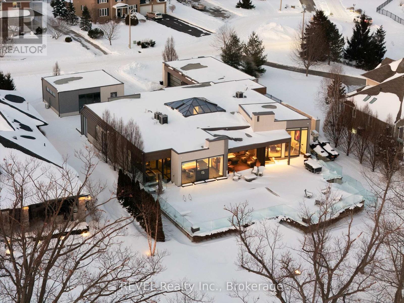 3323 LAKECREST COURT