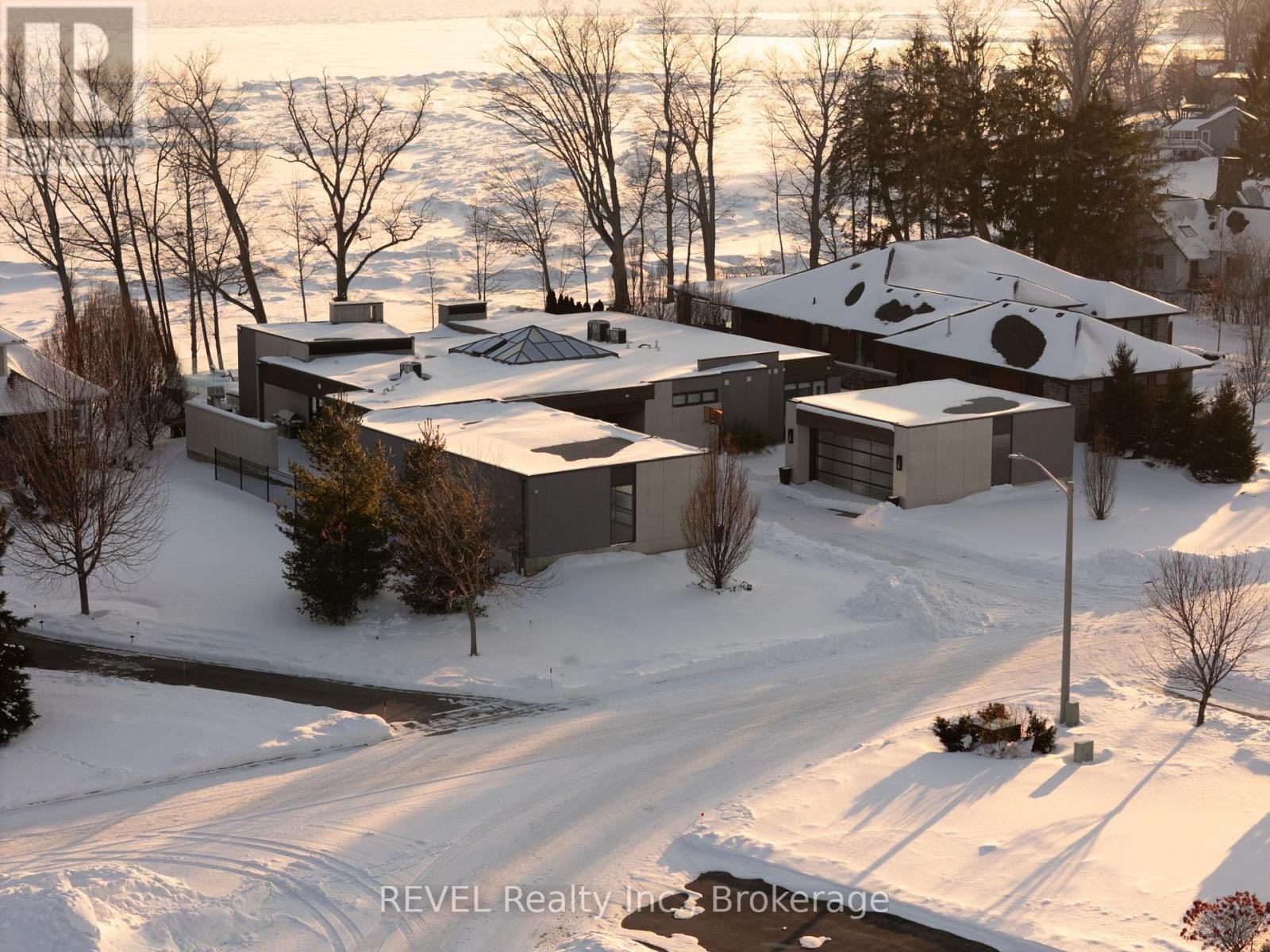 3323 LAKECREST COURT