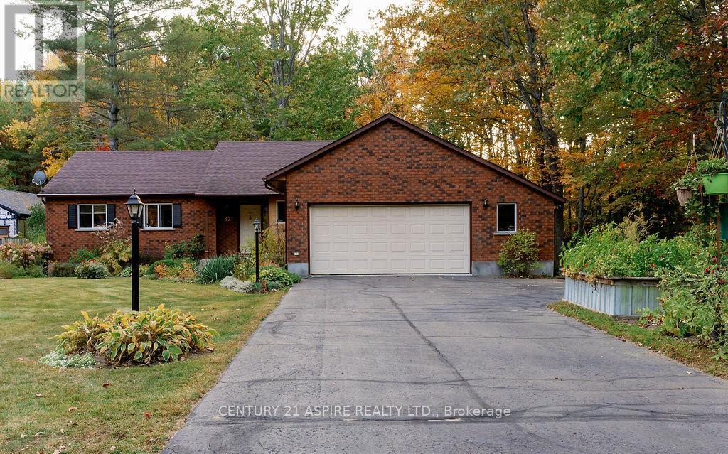 32 COUNTRY LANE