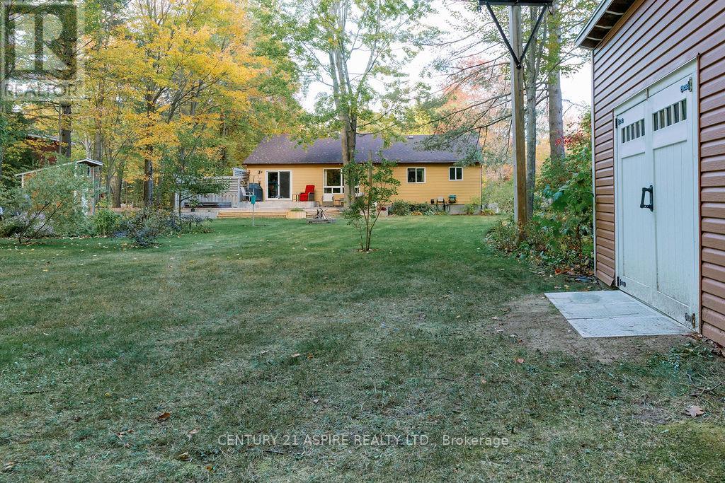 32 COUNTRY LANE