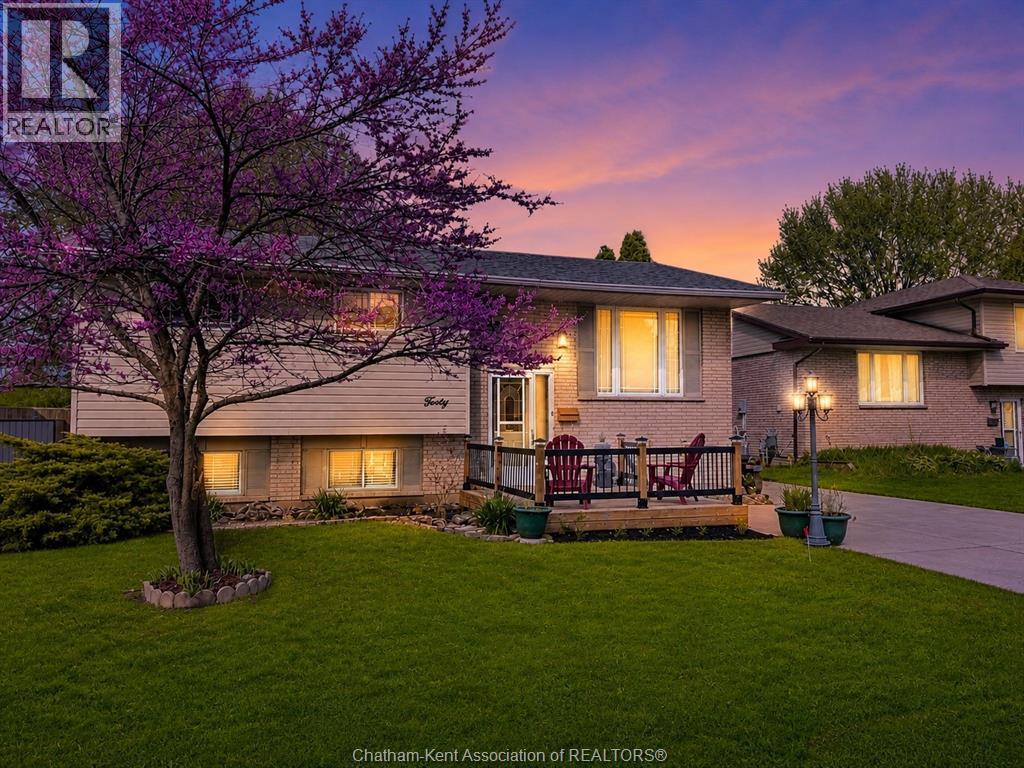 40 Thornhill CRESCENT