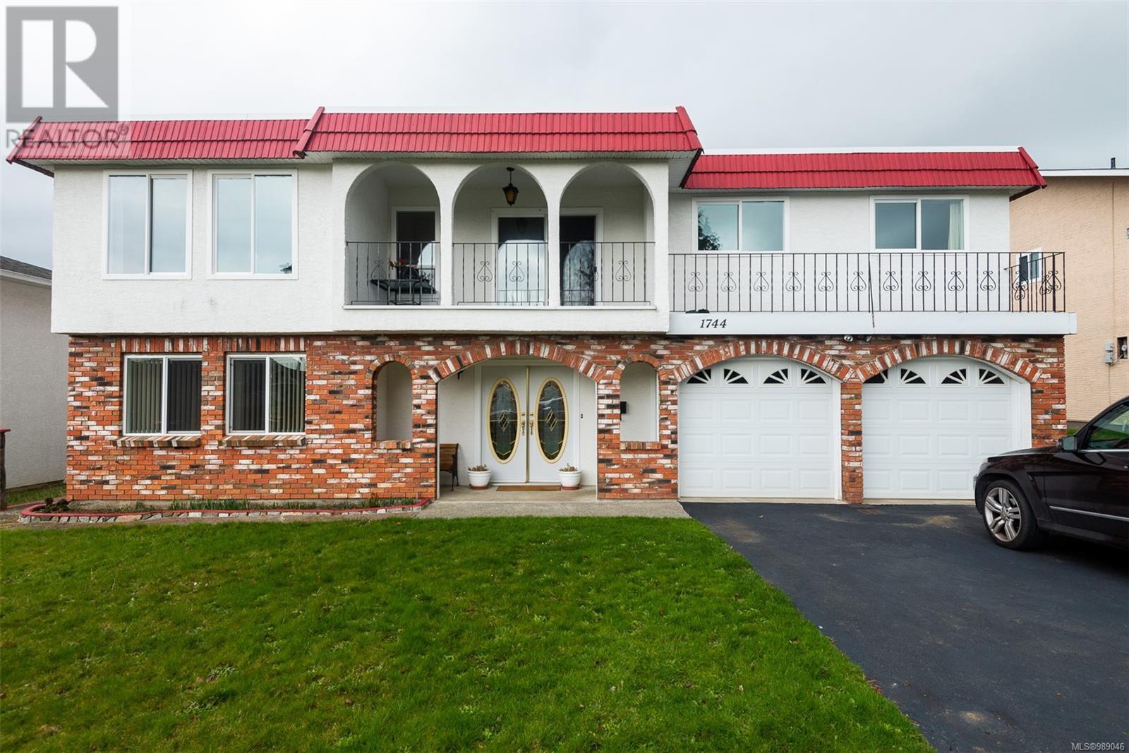 1744 Triest Cres