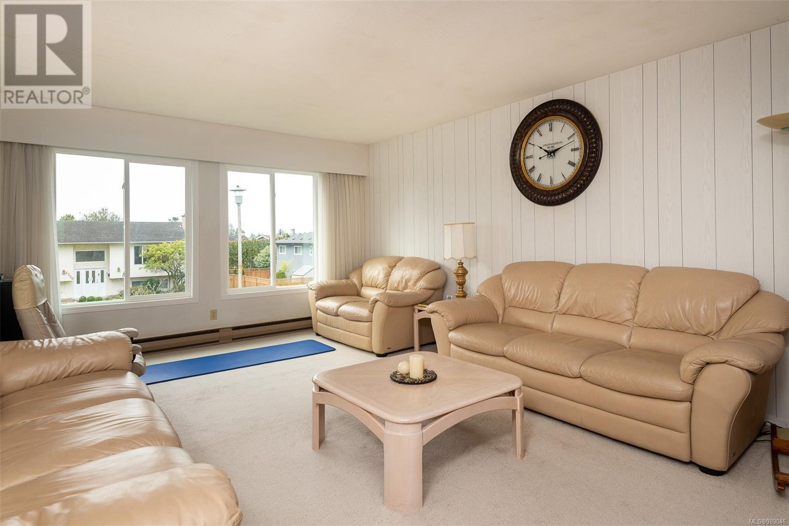 1744 Triest Cres