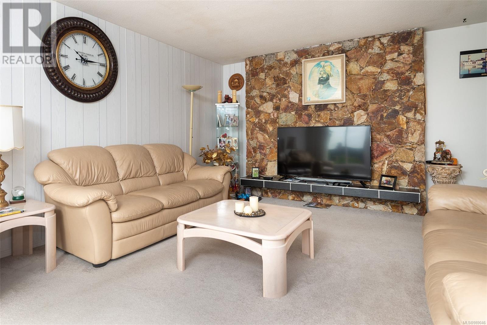 1744 Triest Cres