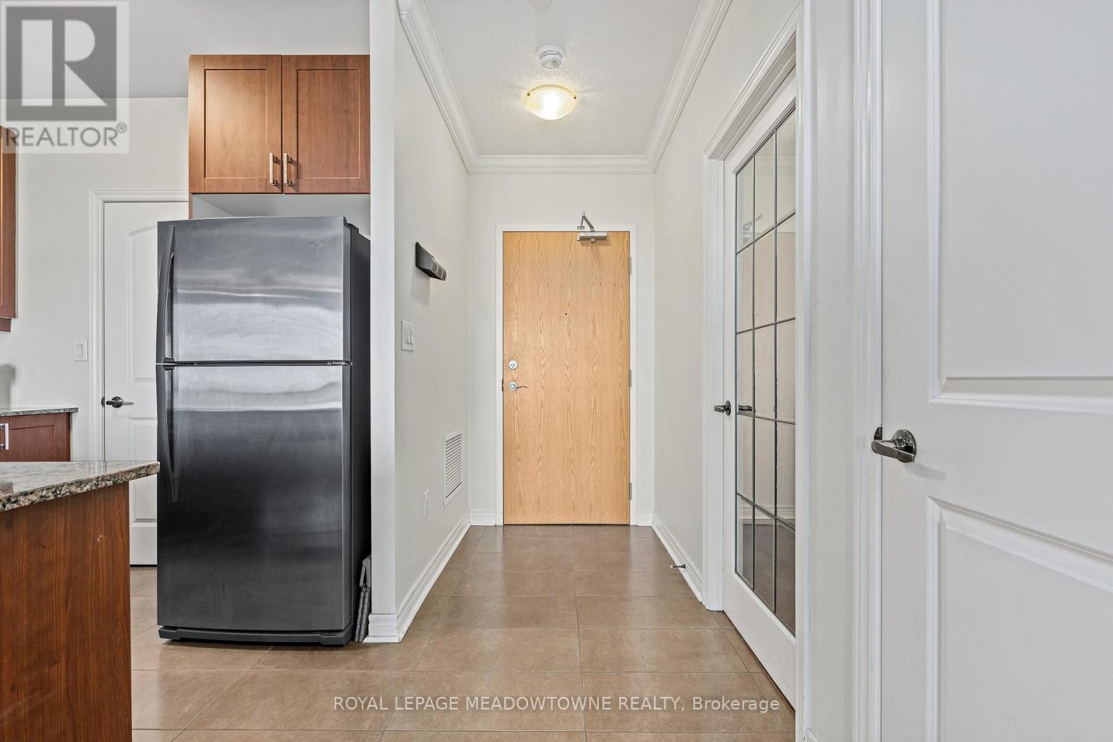 520 - 383 MAIN STREET E