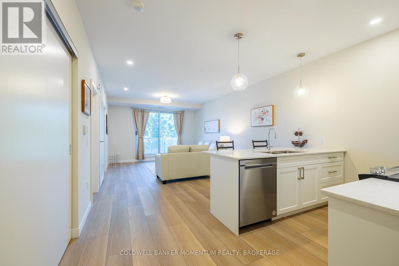 403 - 118 WEST STREET