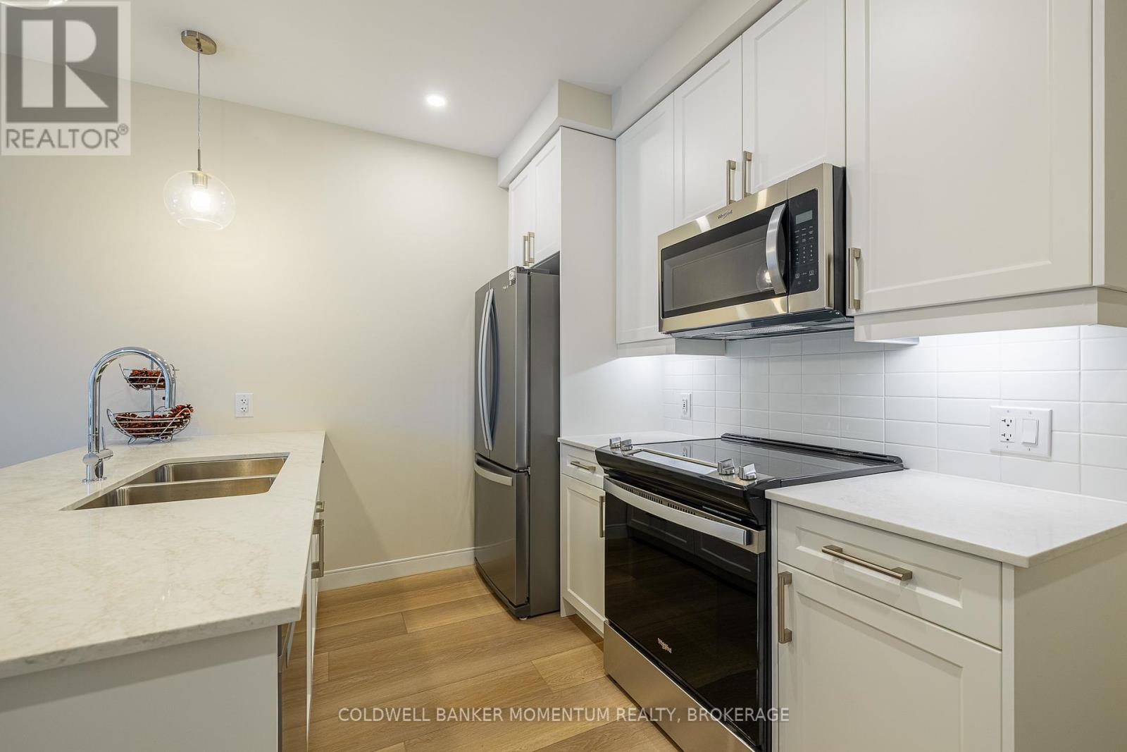 403 - 118 WEST STREET