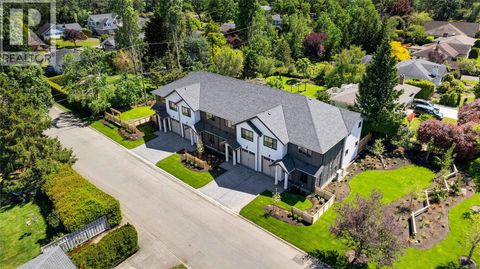 4 3333 Henderson Rd Oak Bay BC V8Z3P3