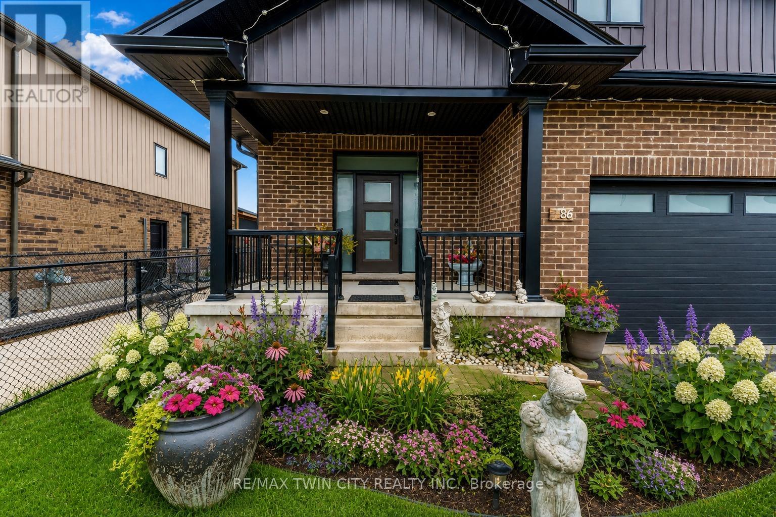 86 WOODBERRY CRESCENT