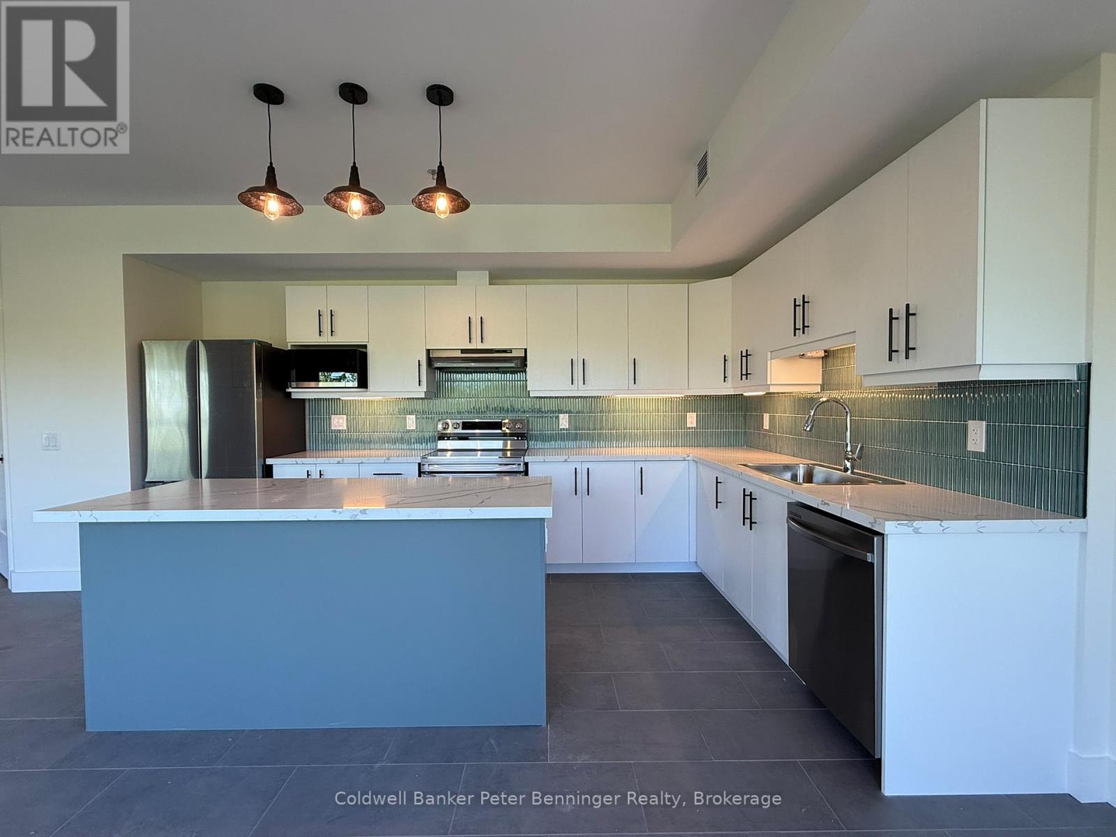401 - 604 QUEEN STREET S