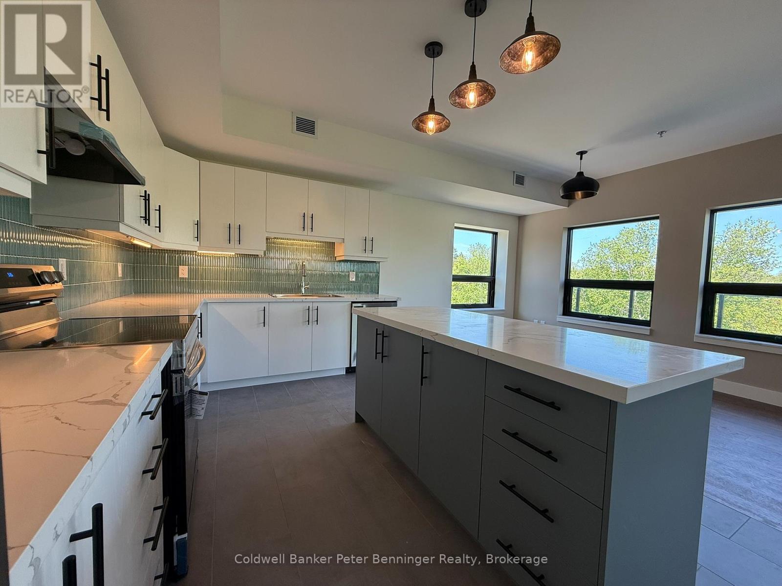 401 - 604 QUEEN STREET S