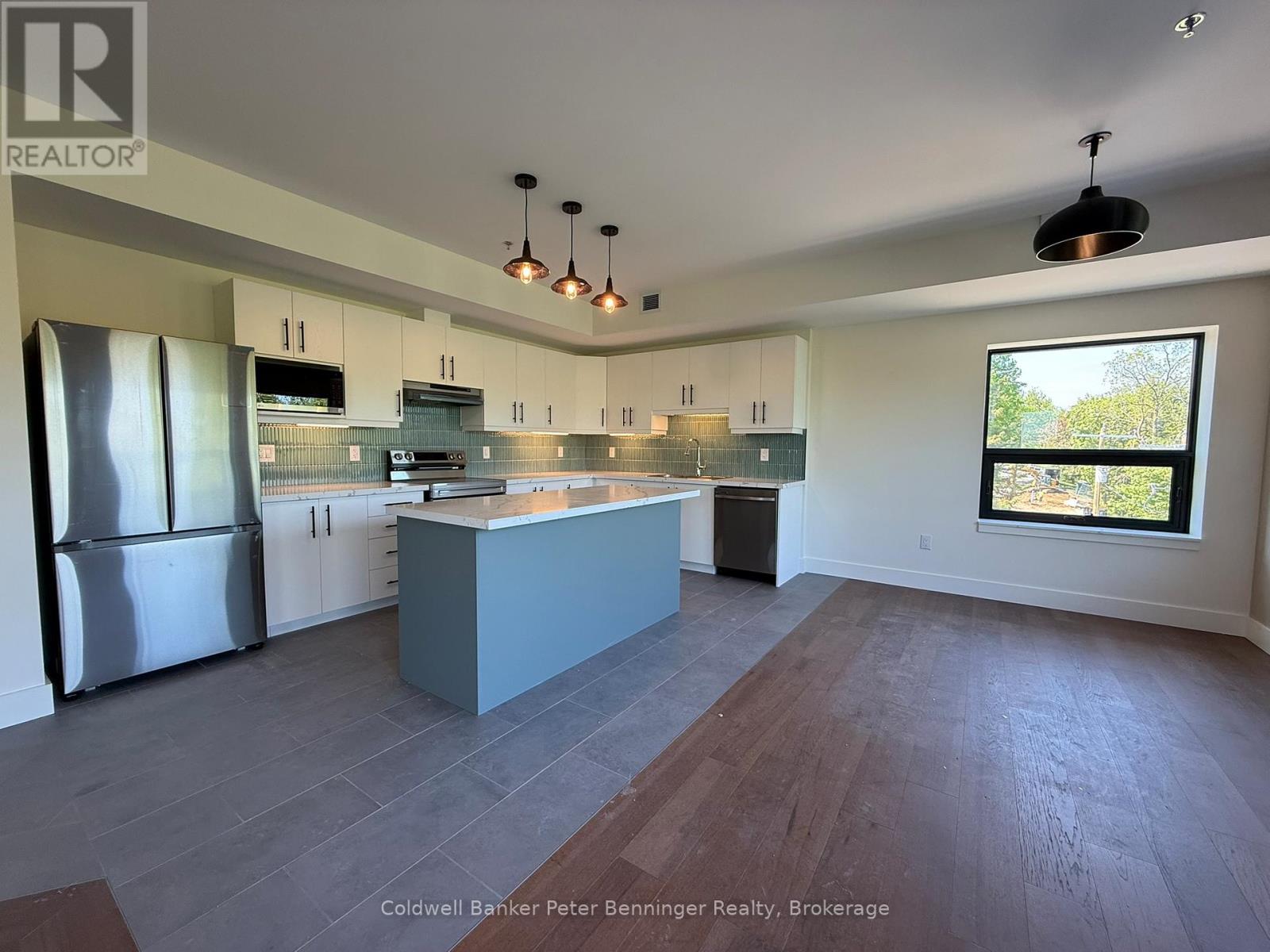 401 - 604 QUEEN STREET S