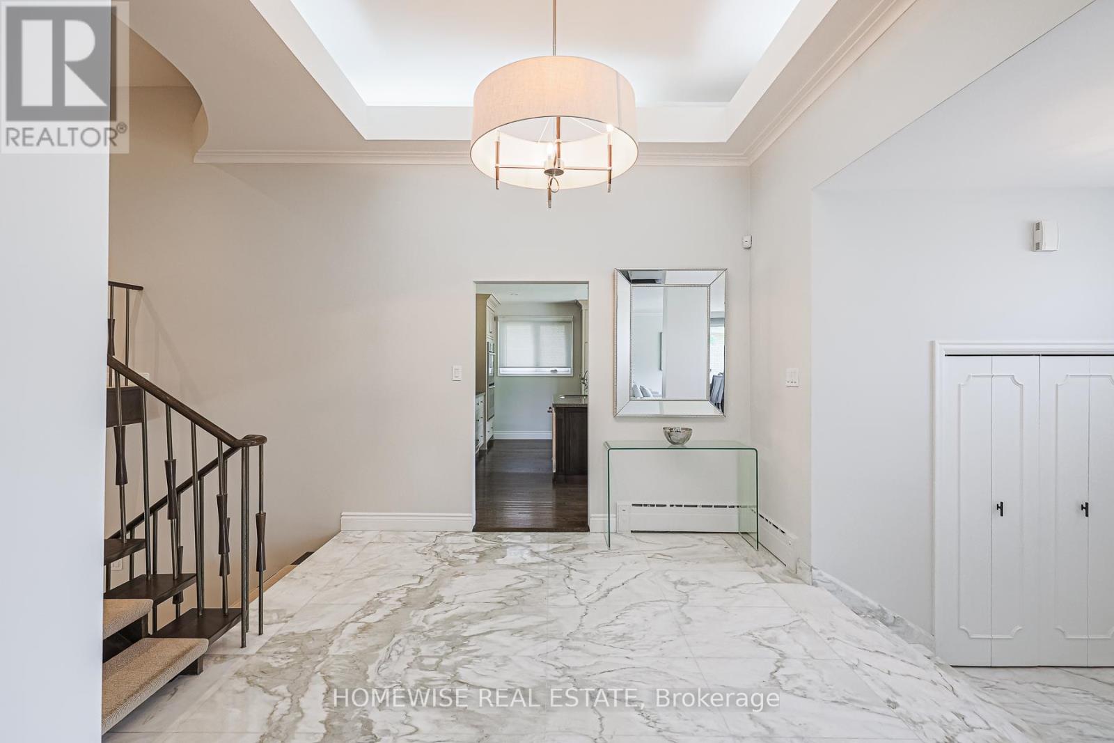 21 BAYHAMPTON COURT
