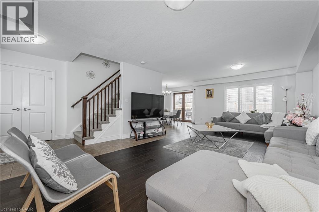 854 SPRINGBANK Avenue N