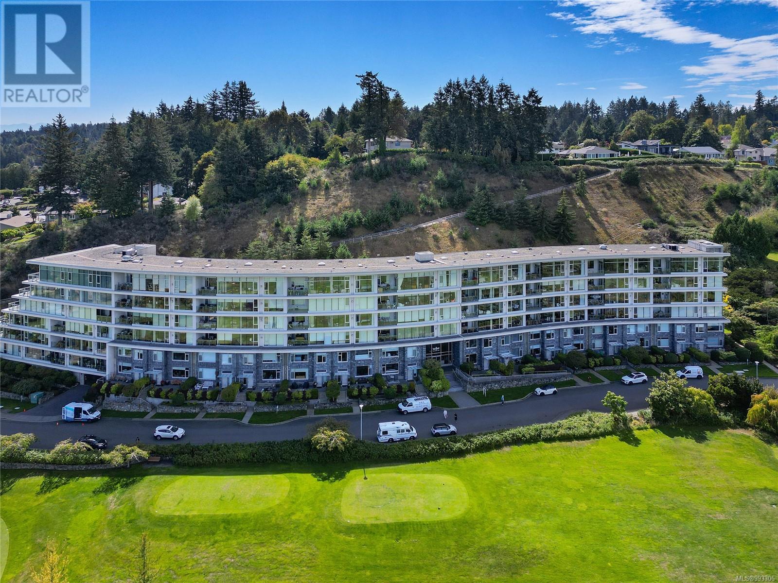 5336 Sayward Hill Cres