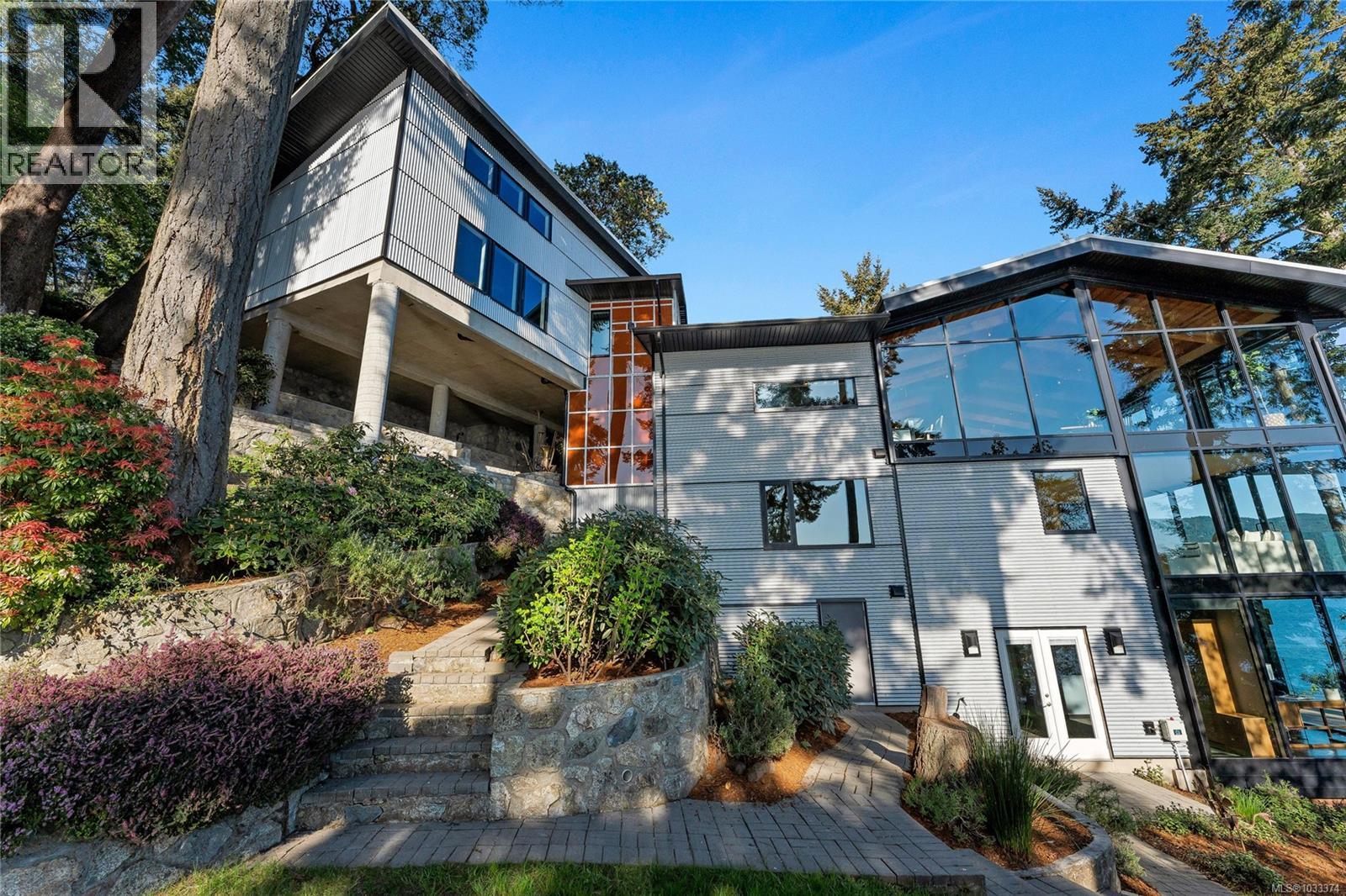 1676 Lands End Rd