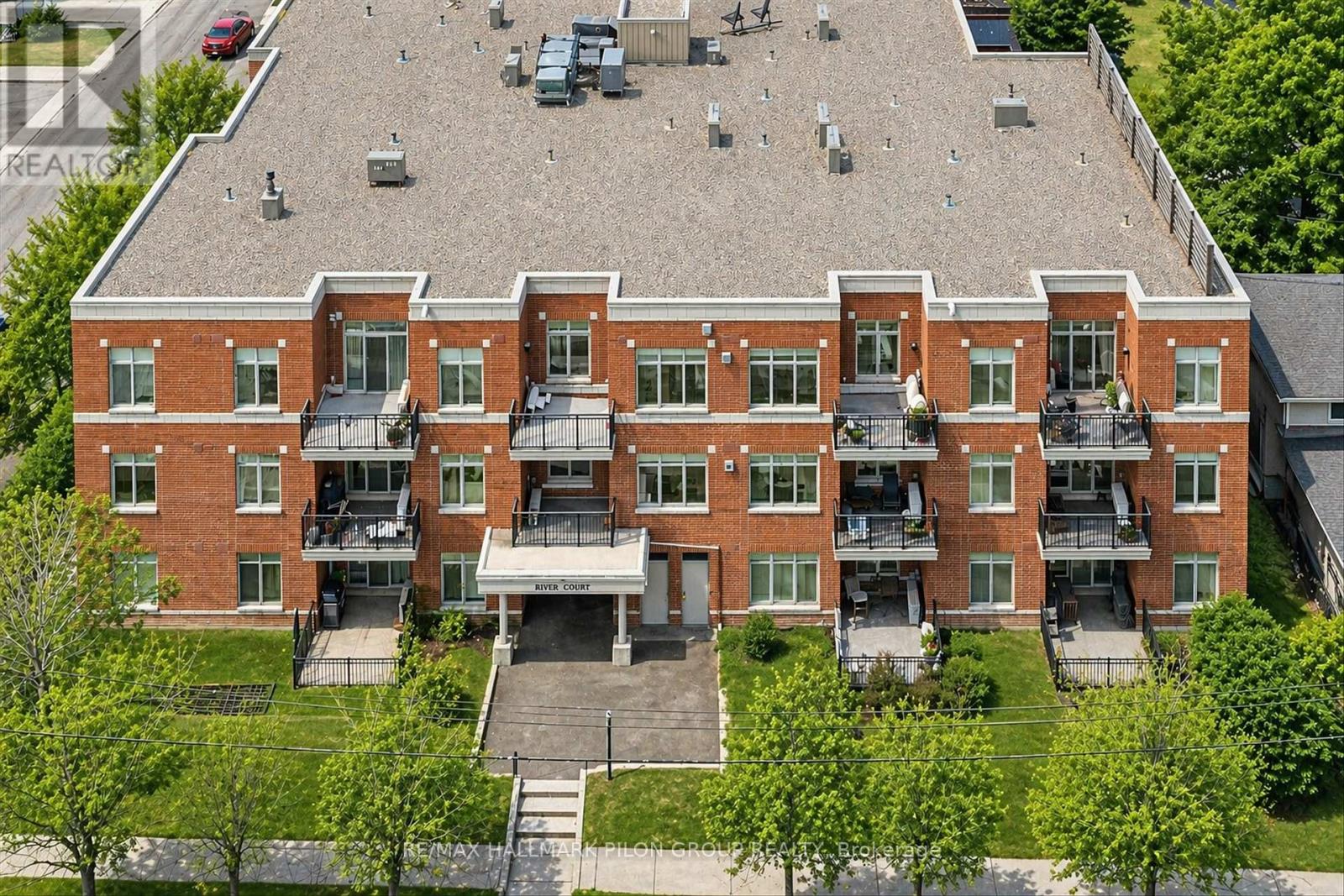 Photo 1 of 12 — 109 - 950 MARGUERITE AVENUE Unit 109, Ottawa, ON K1K3T8
