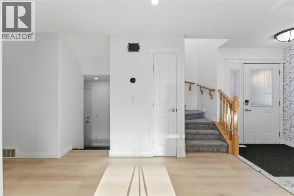 325 Bayside Place SW