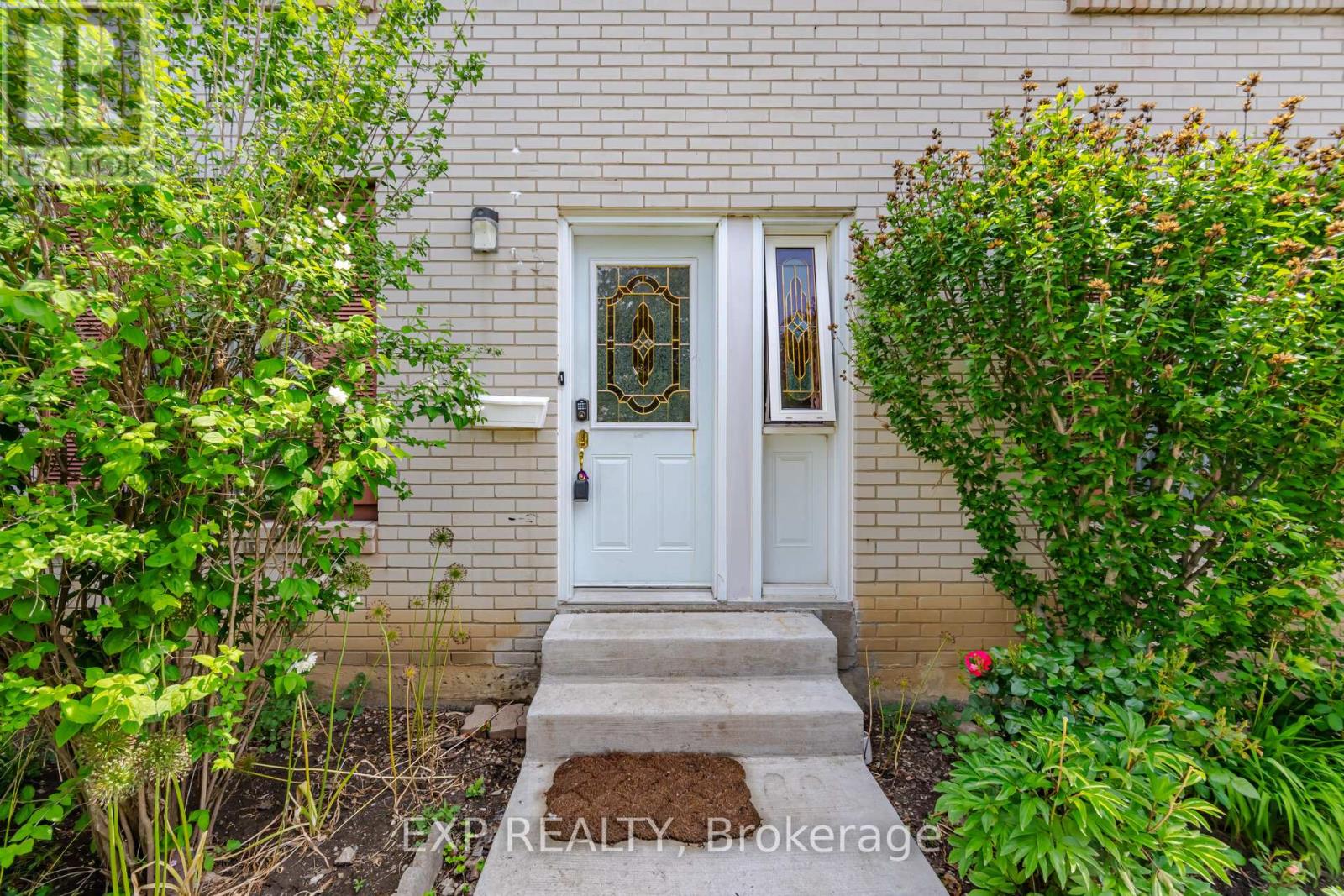 33 EARLSDALE CRESCENT
