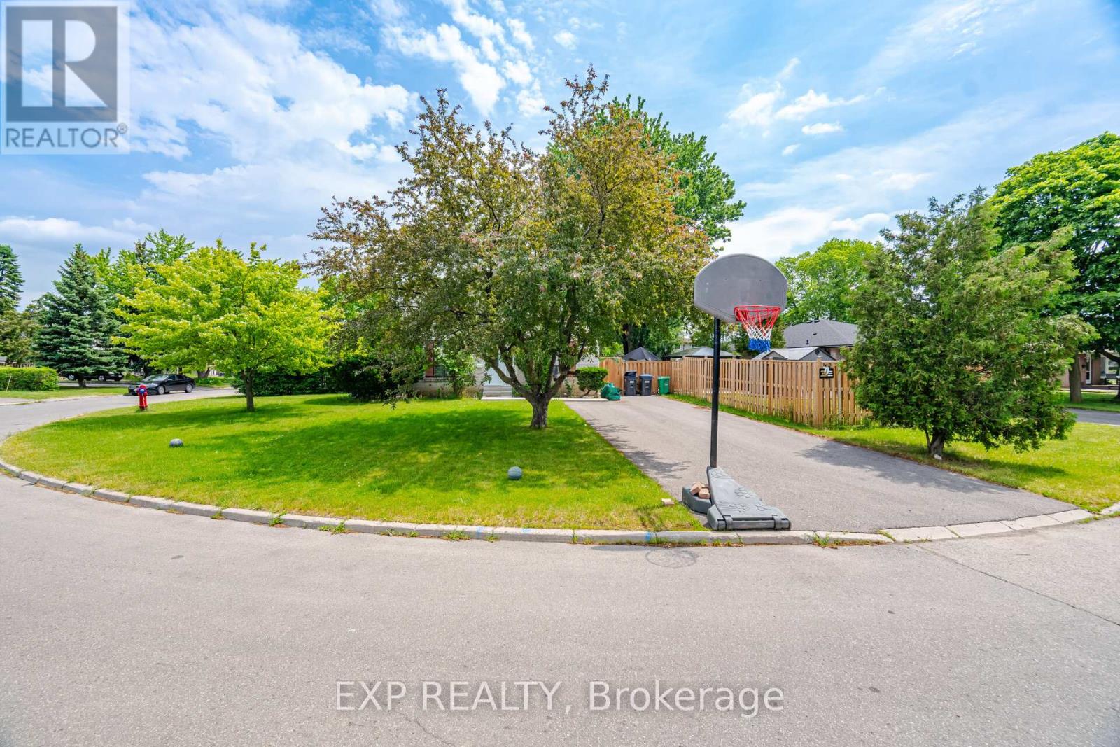 33 EARLSDALE CRESCENT