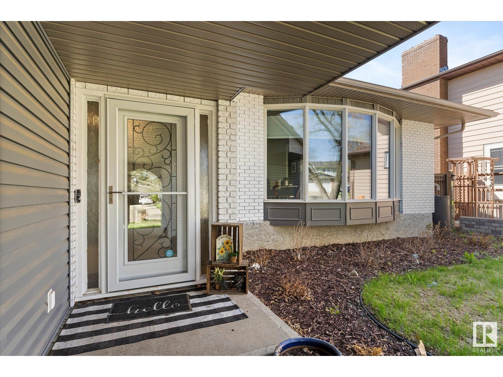 21 WOODLANDS RD