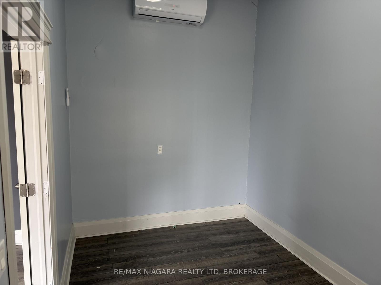 1 - 5853 ROYAL MANOR DRIVE