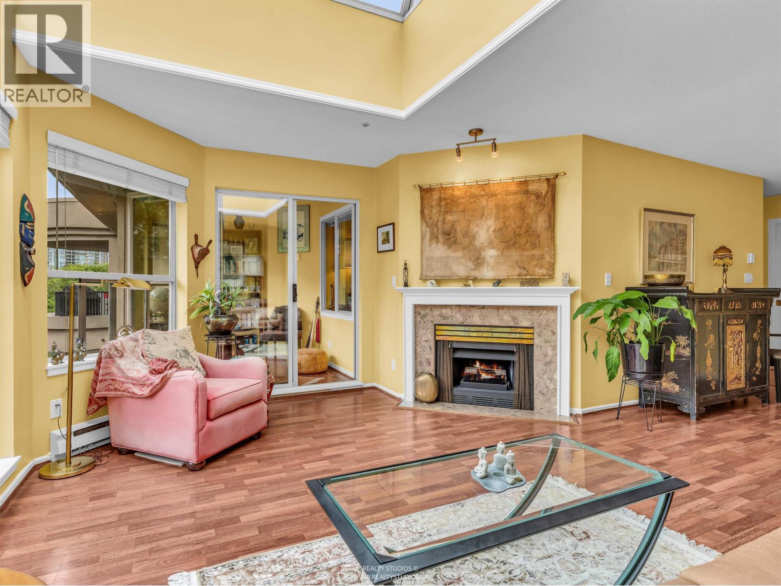 401 525 WHEELHOUSE SQUARE