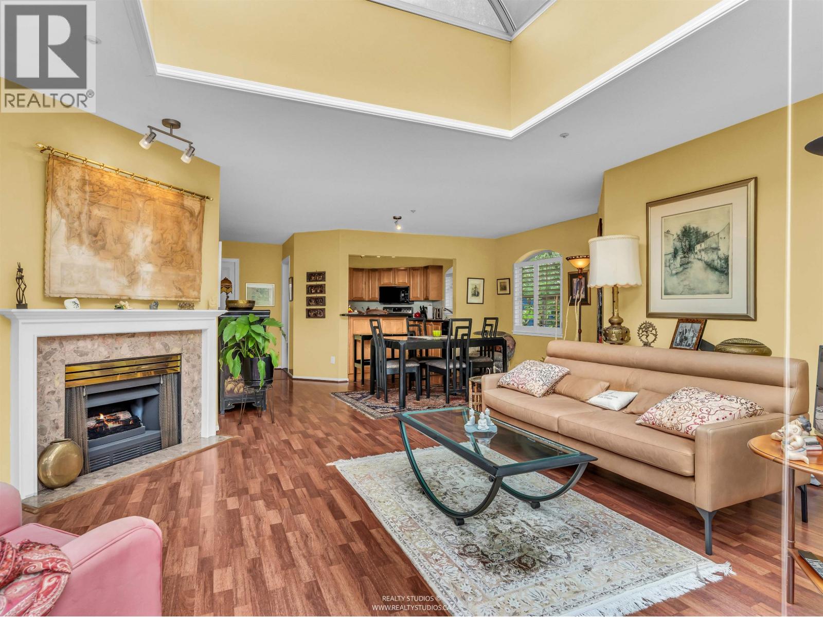 401 525 WHEELHOUSE SQUARE