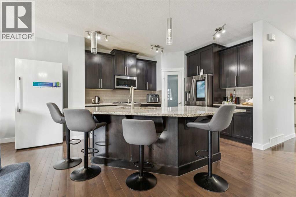 325 Evanspark Gardens NW