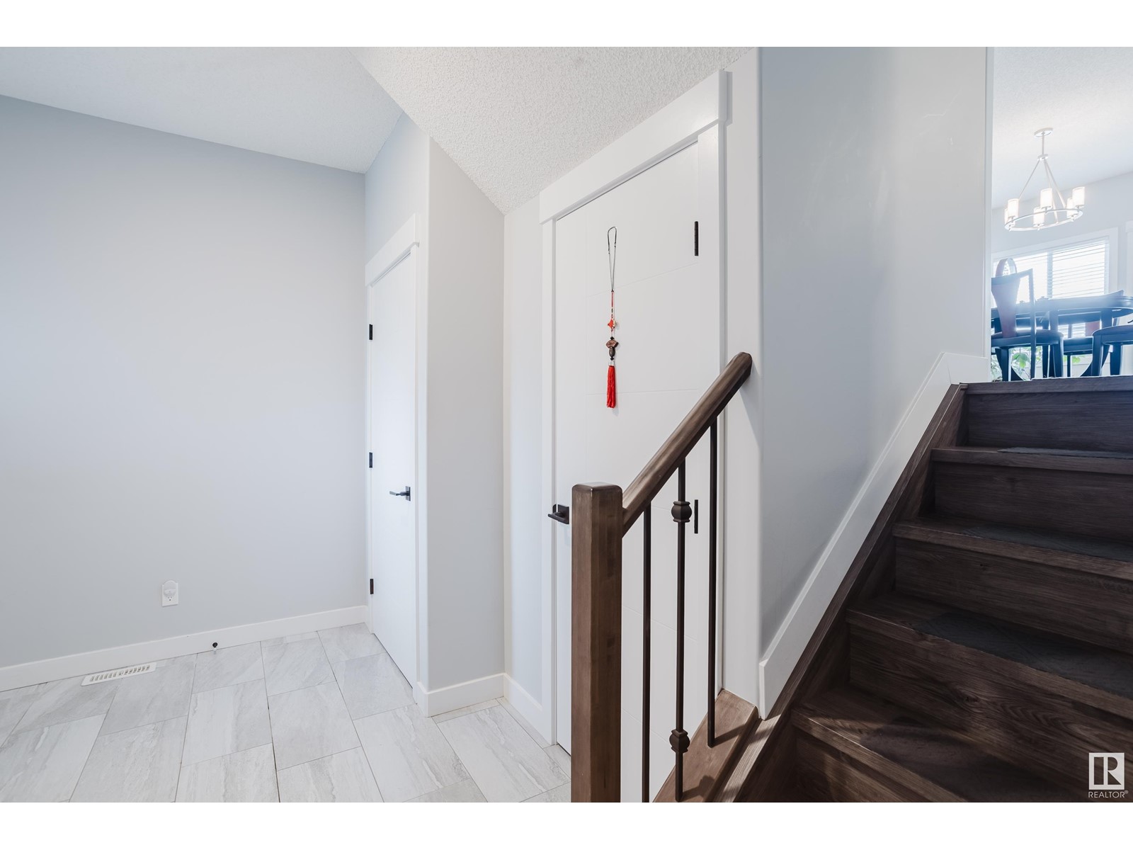 8147 226 ST NW