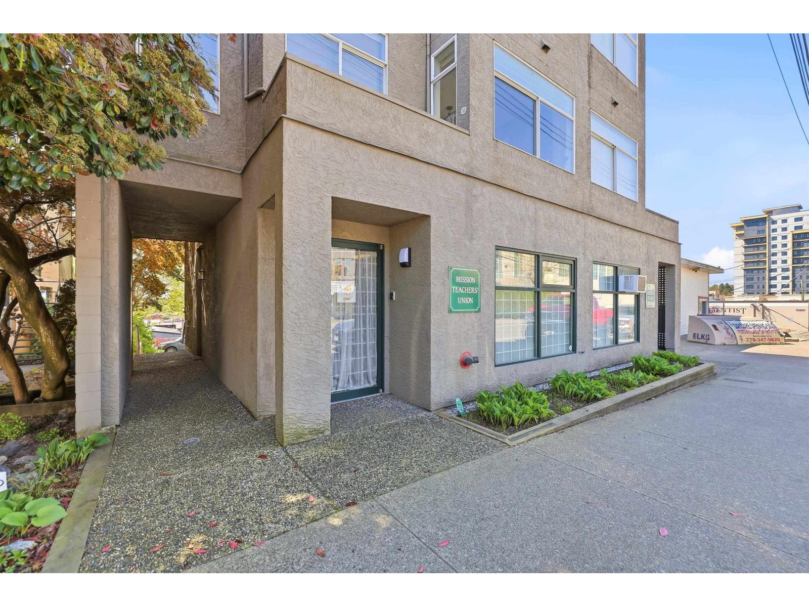 100A & B, 101 33344 2ND AVENUE