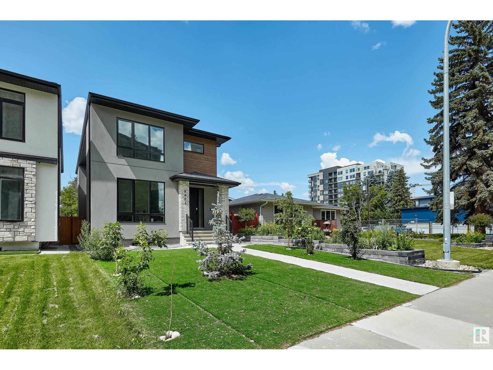 8454 117 ST NW