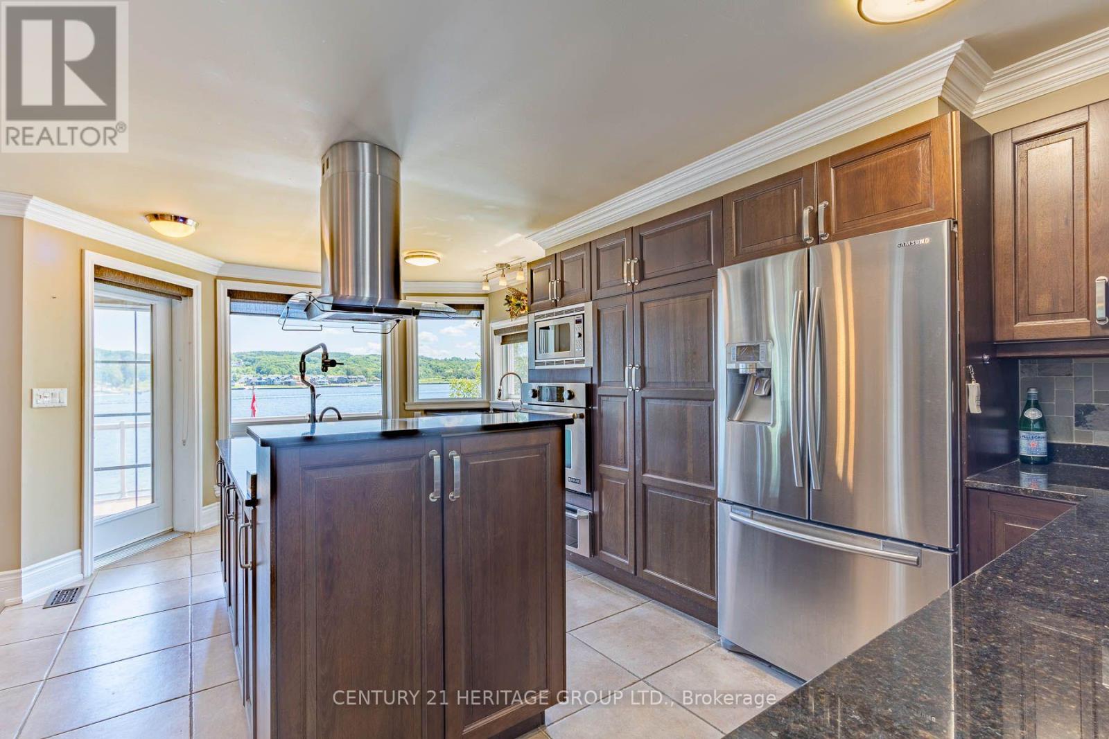 405 CHAMPLAIN ROAD