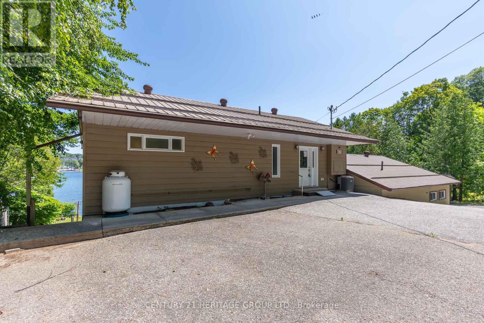 405 CHAMPLAIN ROAD