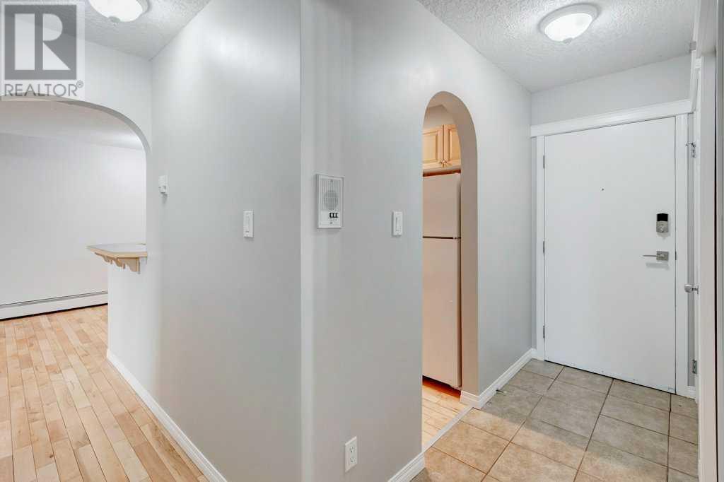302, 638 Meredith Road NE