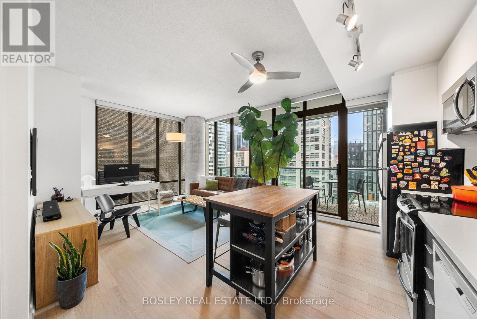 1303 - 33 LOMBARD STREET