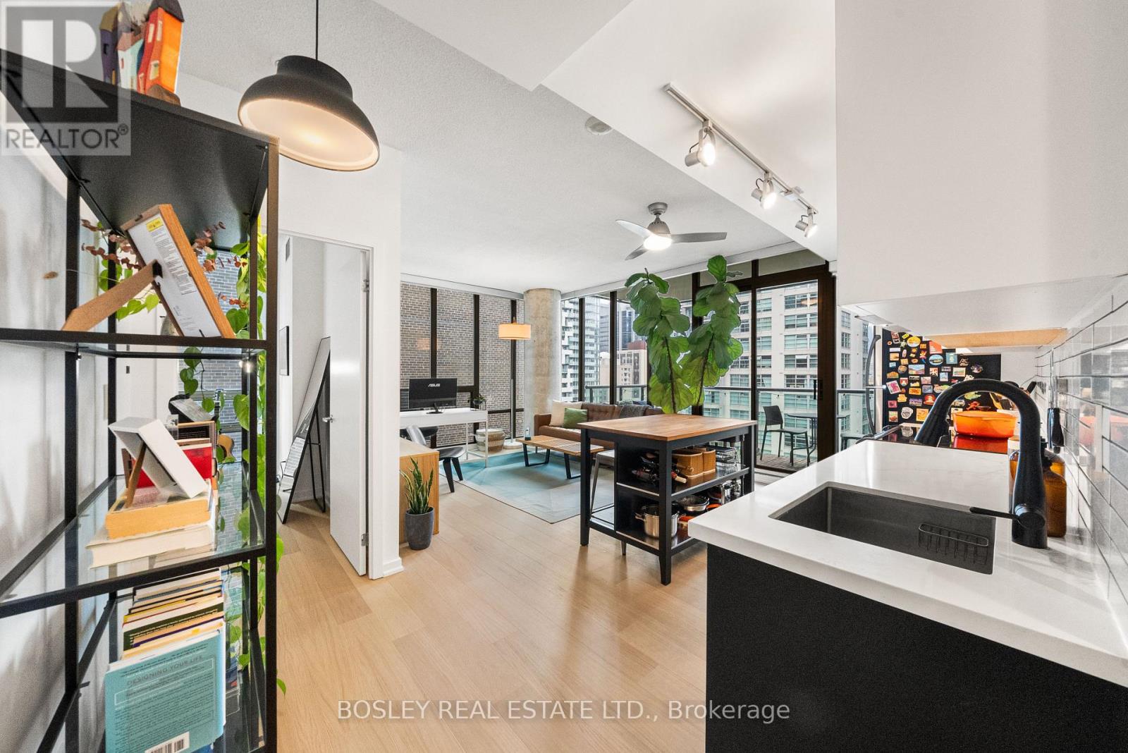 1303 - 33 LOMBARD STREET