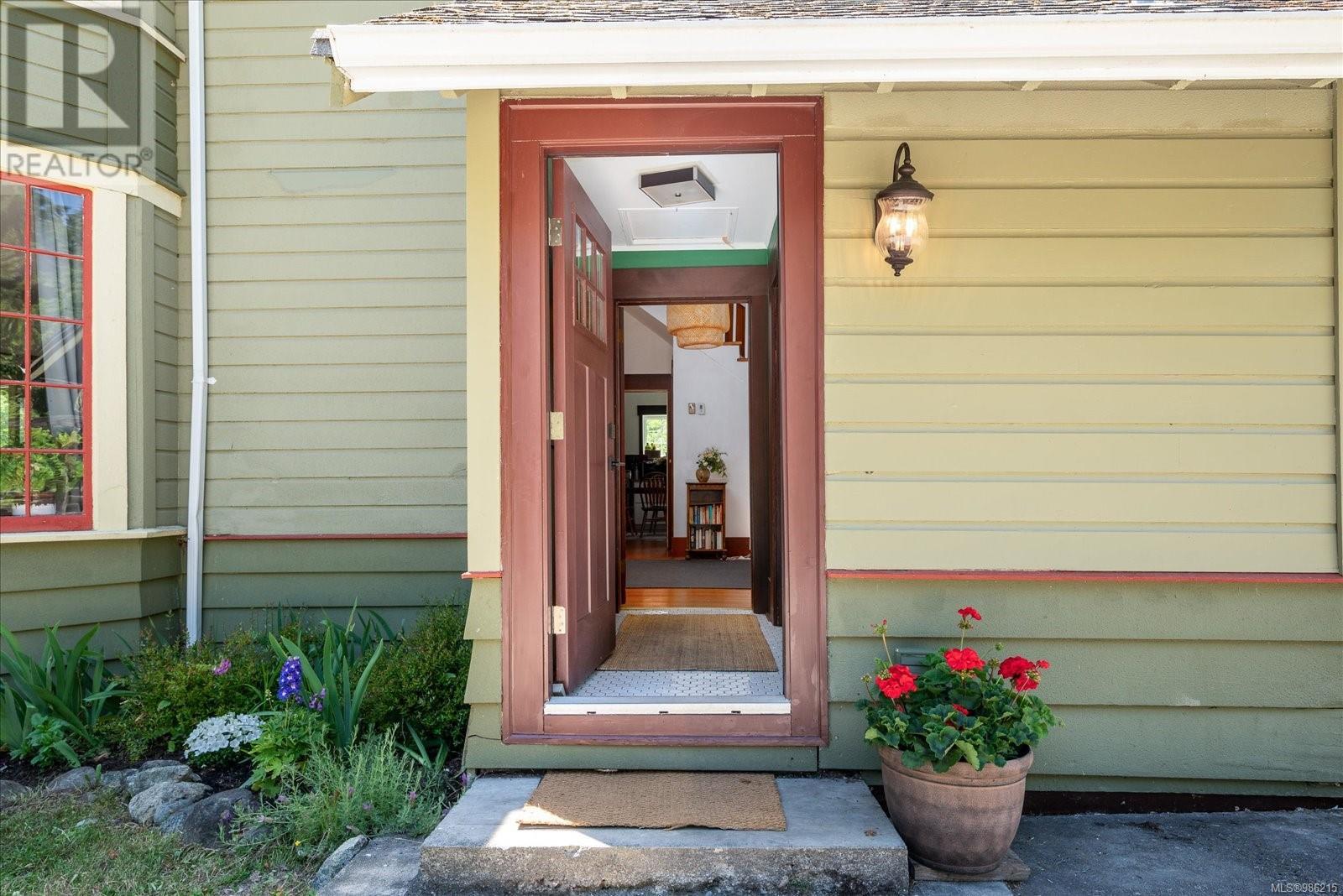 5535 Kitsuksis Rd