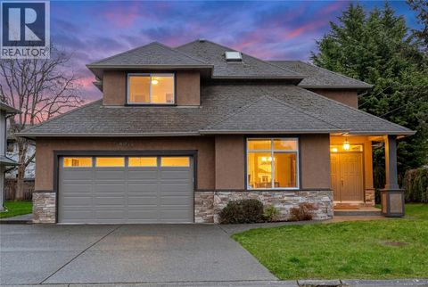 4073 Longview Dr Saanich BC V8N2K6