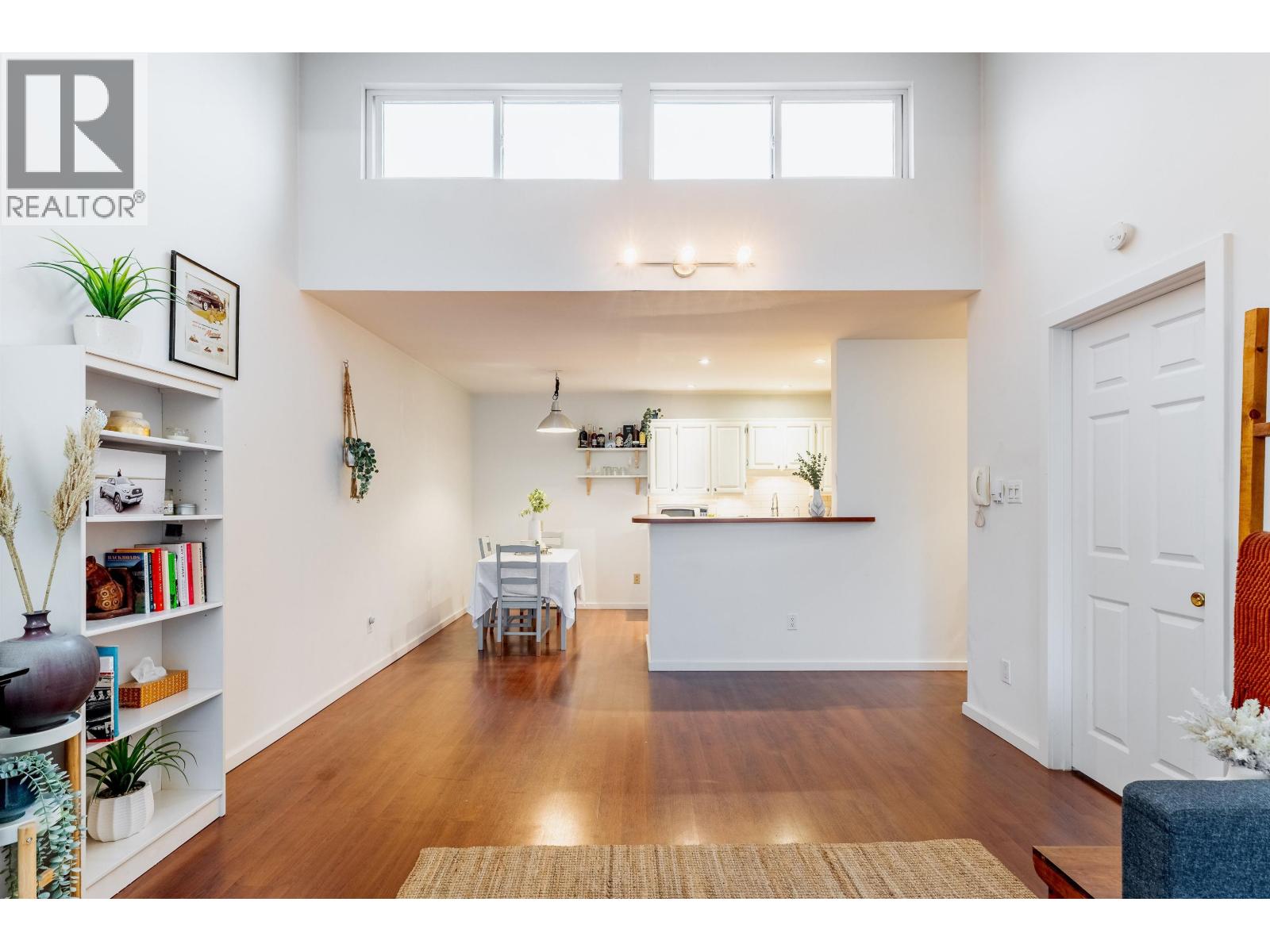 319 206 E 15TH STREET