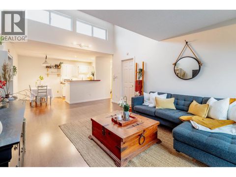 319 206 E 15TH STREET North Vancouver BC V7L2R3