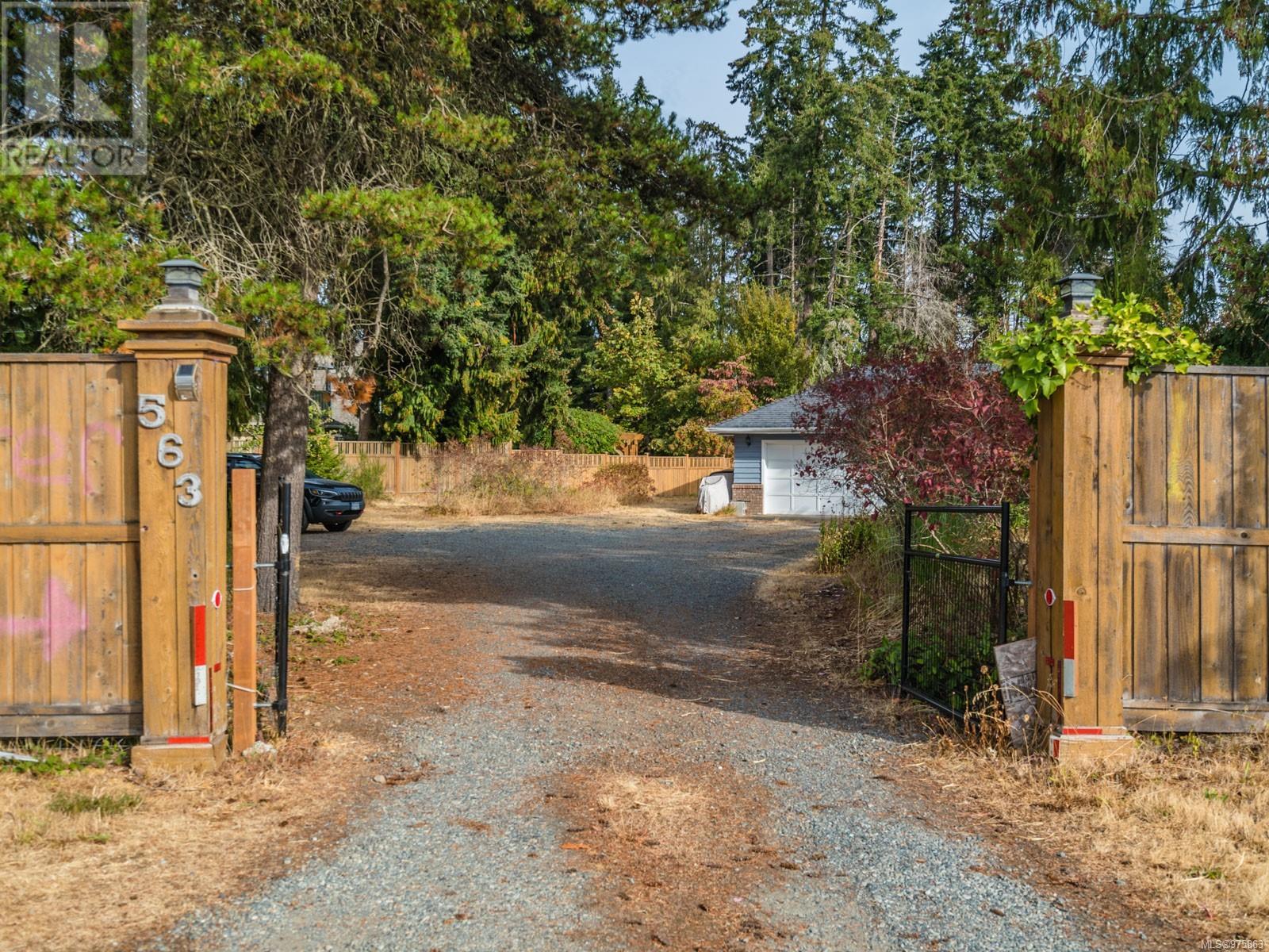 563 Island Hwy W