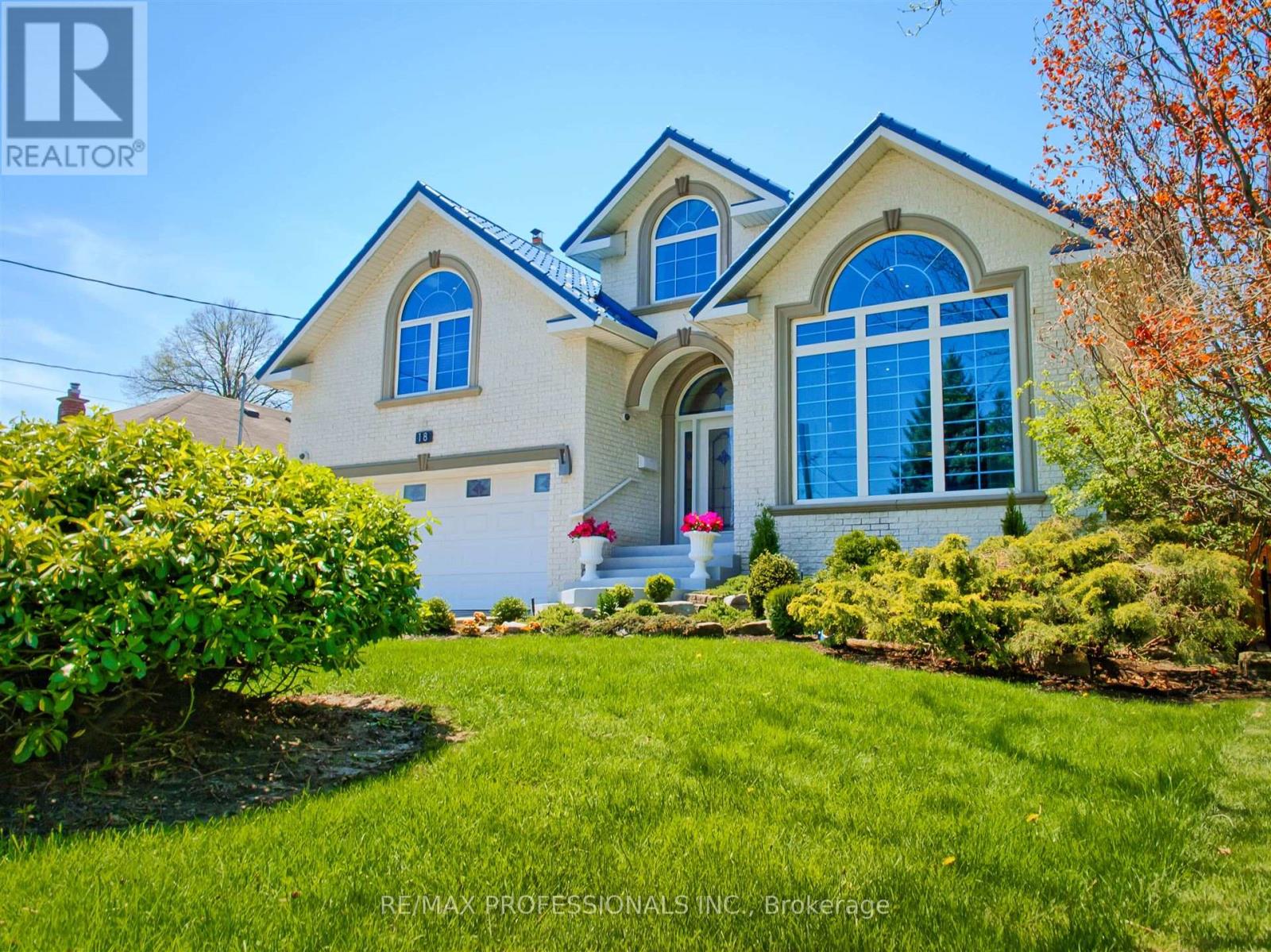 18 NORTHGLEN AVENUE