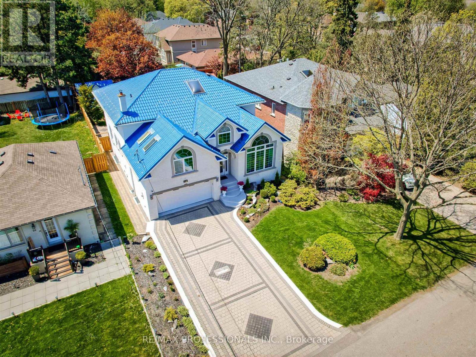 18 NORTHGLEN AVENUE