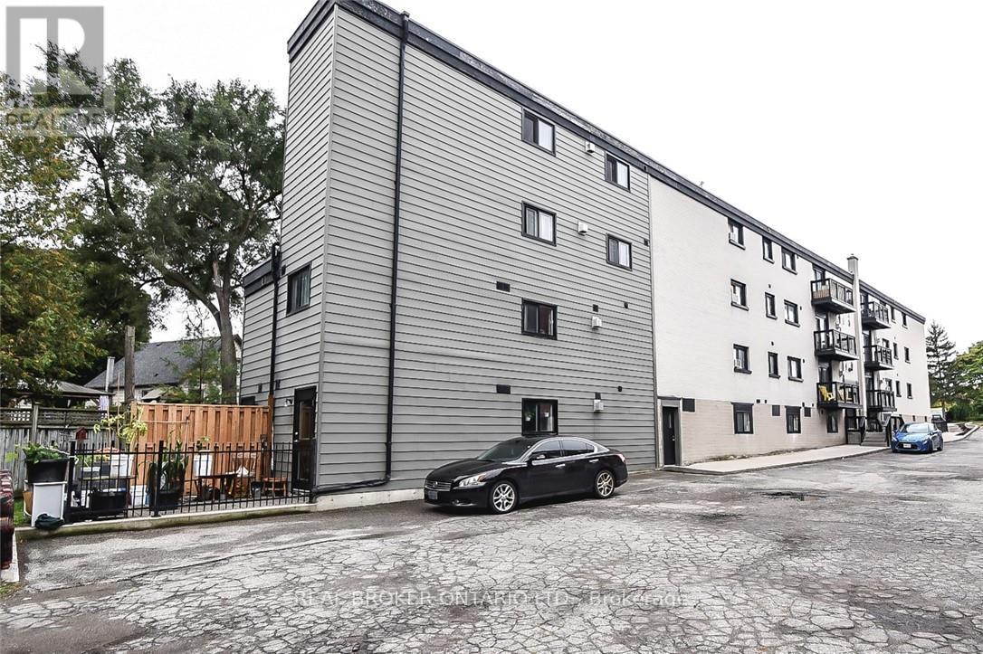 416 LANCASTER STREET W