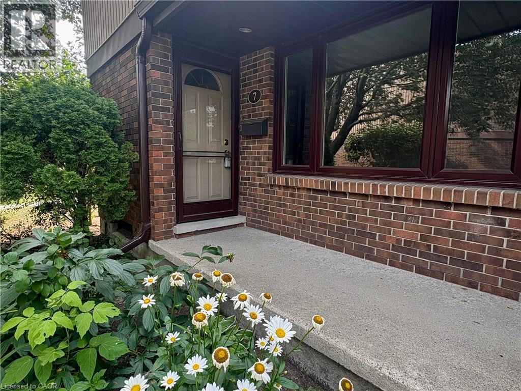 279 SANDOWNE Drive Unit# 7