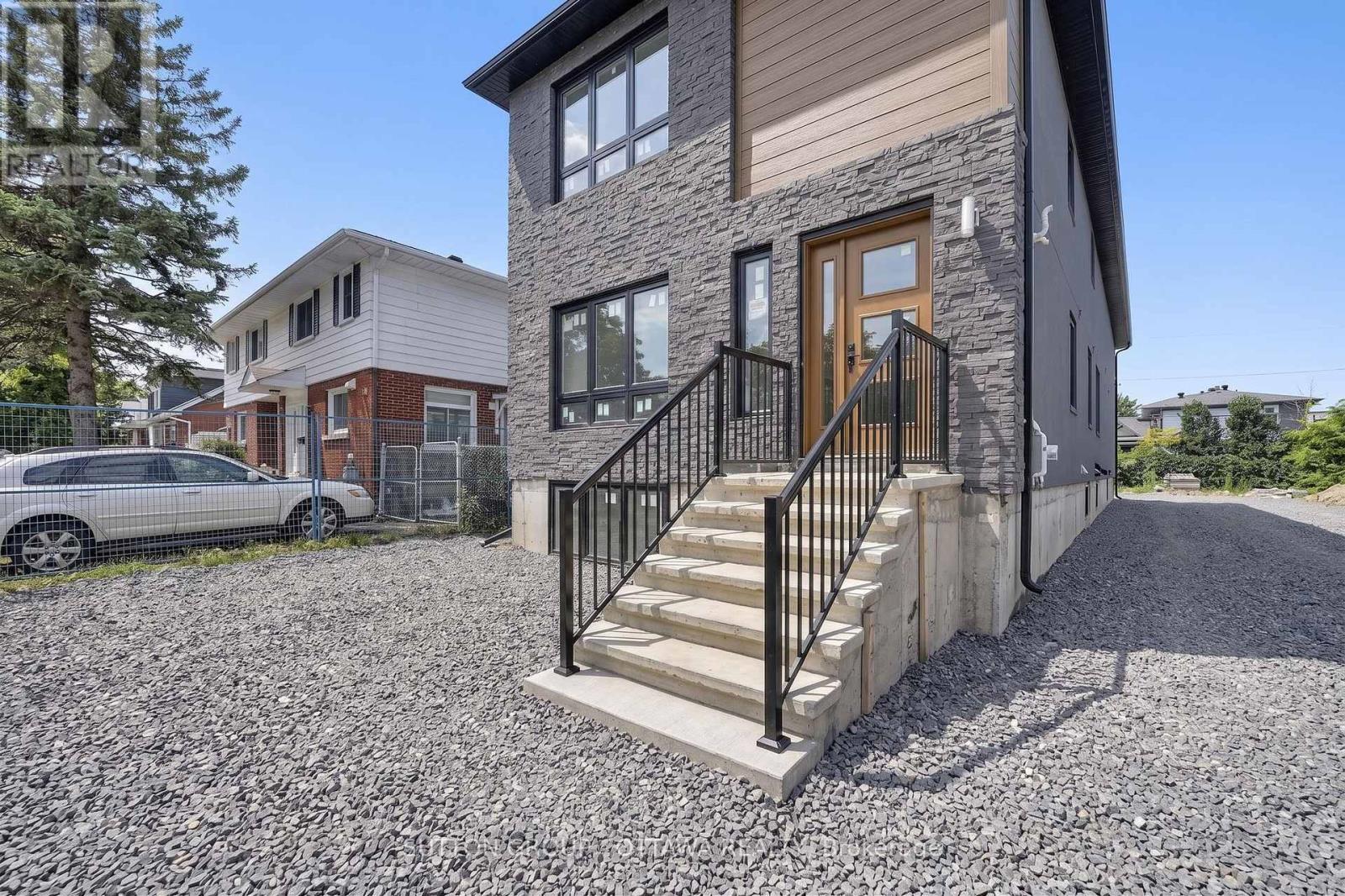 944 WOODROFFE AVENUE