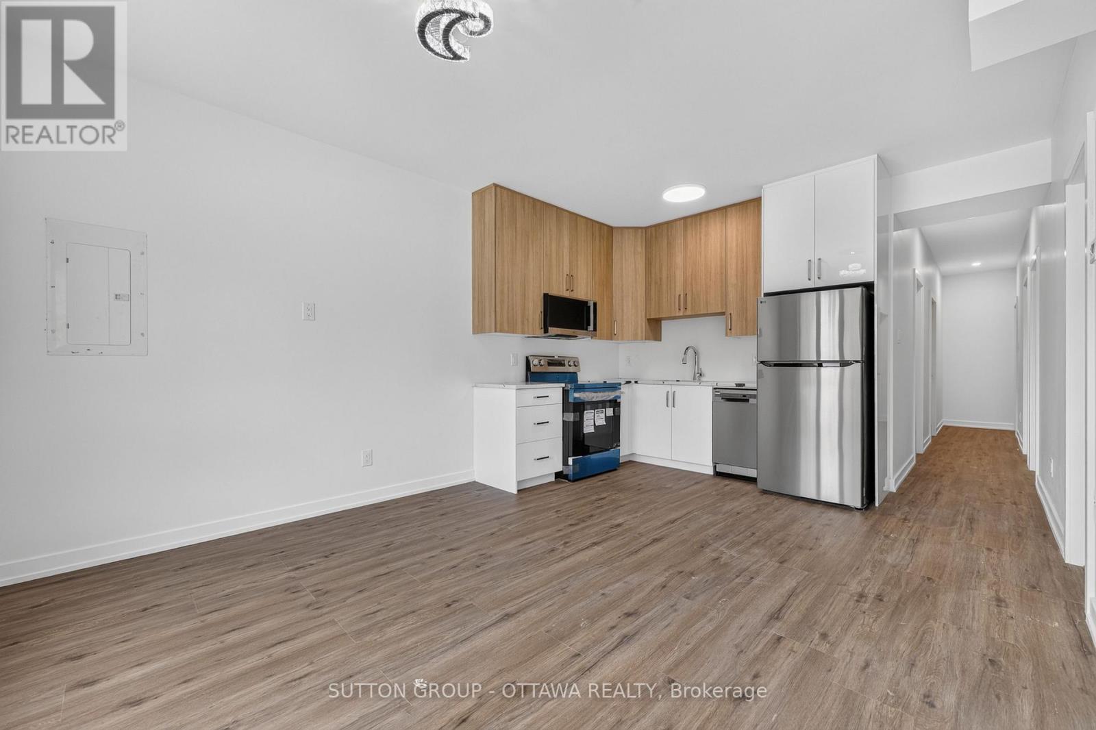 944 WOODROFFE AVENUE