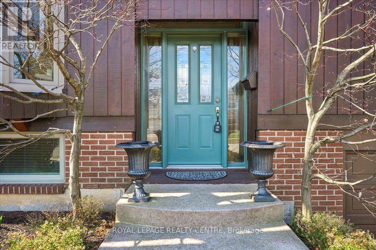 3232 CROSSTREE COURT